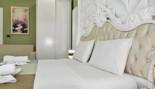 Deluxe Queen Room