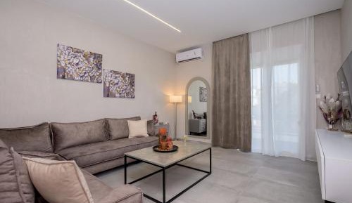 Two-Bedroom Deluxe Apartment with Balcony