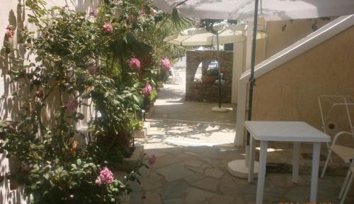 Apartment with Garden View