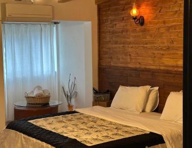 Deluxe Double Room (2 Adults + 1 Child)