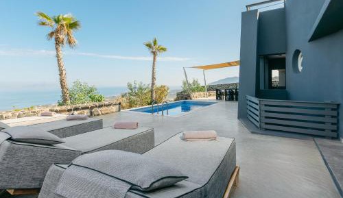 Villa Assyrtico with private heated pool