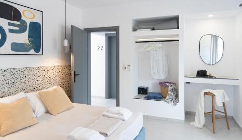 Deluxe Double Room with Side Sea View