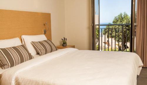 Superior One-Bedroom Apartment with Bay View