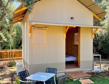 Bungalow with Garden View