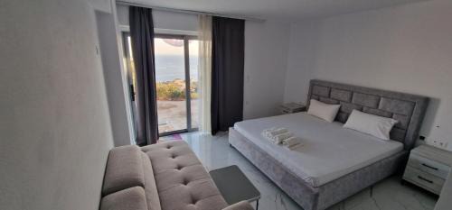 Deluxe Double Room with Side Sea View
