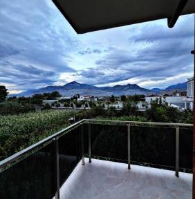 Deluxe Double Room (2 Adults + 1 Child)