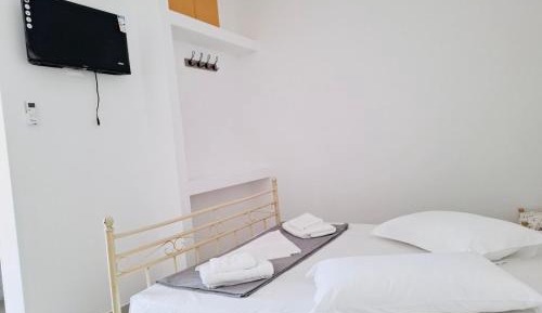Studio Apartment with One Double Bed