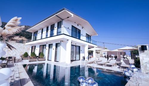 Deluxe Double Room with Balcony and Sea View