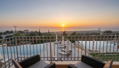 Two-Bedroom Deluxe Apartment with Balcony