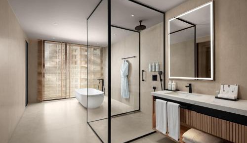 Executive King Suite with Sofa Bed, City View and Whirlpool