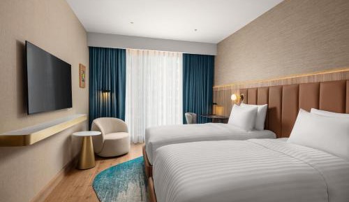 Standard Twin Room with City View