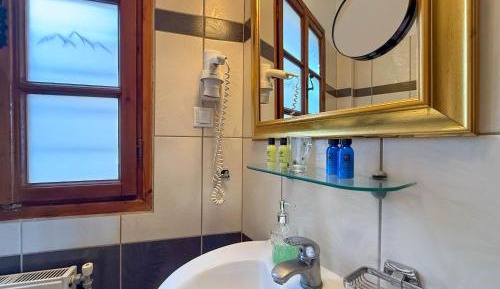 Deluxe Suite with Spa Bath