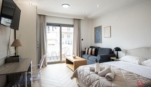 Deluxe One-Bedroom Apartment with City View