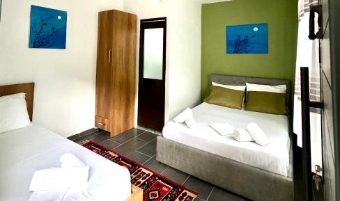 Deluxe Room (2 Adults + 1 Child)