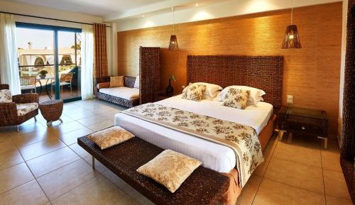 Junior Suite with  Side Sea View