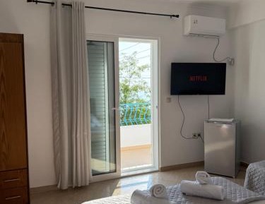 Economy Triple Room with Shared Bathroom