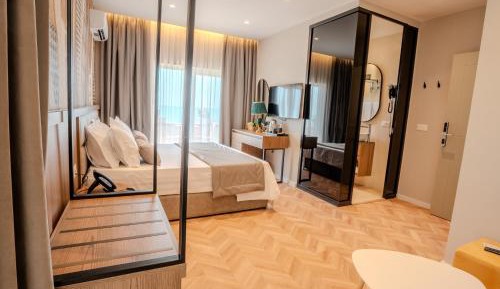 Deluxe Double Room with Balcony and Sea View