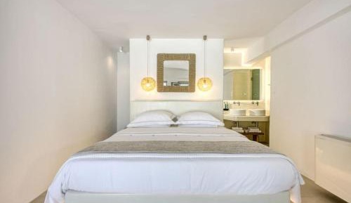 Deluxe Room Pool/Jacuzzi View