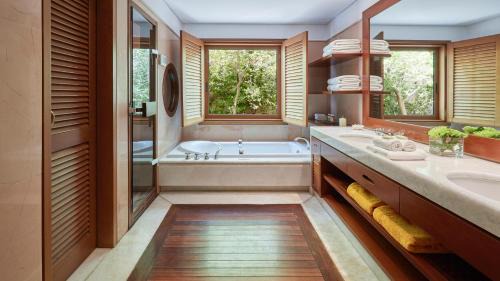 Deluxe Beachfront Bungalow