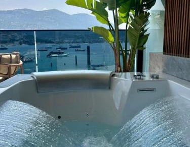 Deluxe Double Room with Balcony and Sea View