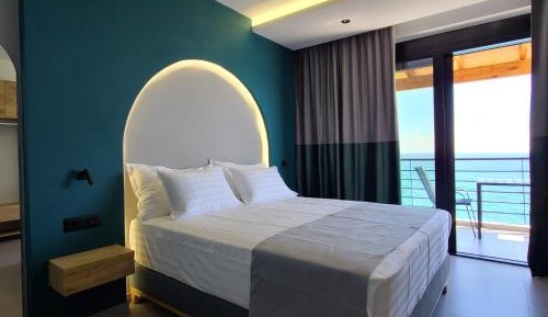 Deluxe Double Room with Balcony and Sea View