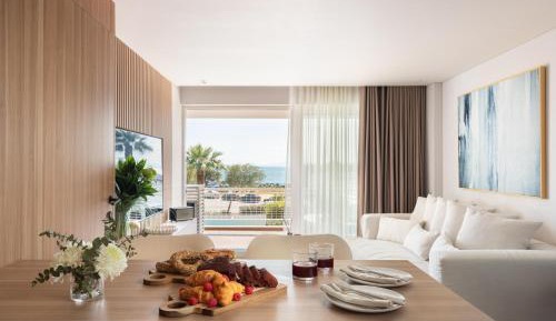 Apartment with Pool View 