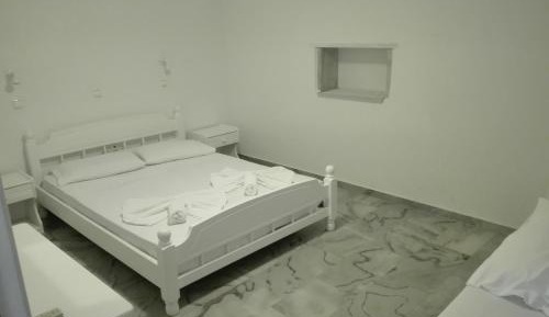 Triple Room with Courtyard Access - Ground Floor