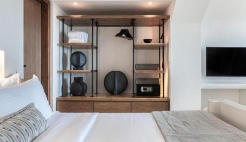 Deluxe Suite with Outdoor Jetted Tub & Caldera View