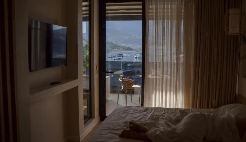 Deluxe Double Room with Balcony and Sea View