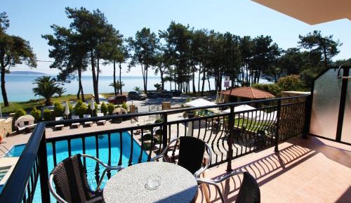  One-Bedroom Apartment with Sea View