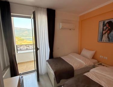 Double or Twin Room with Lake View