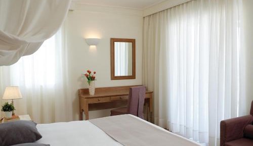 One Bedroom Suite Inland View