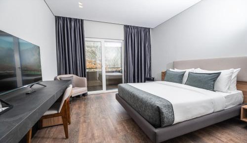 Deluxe Queen Room