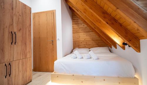 Single Room with Mountain View