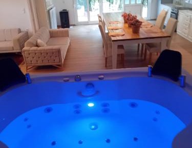 Two-Bedroom Villa with Jacuzzi