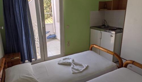 Standard Twin Room with Mountain View