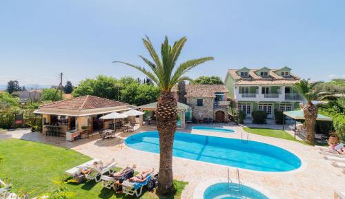 Superior Two-Bedroom Apartment Split Level with Pool View