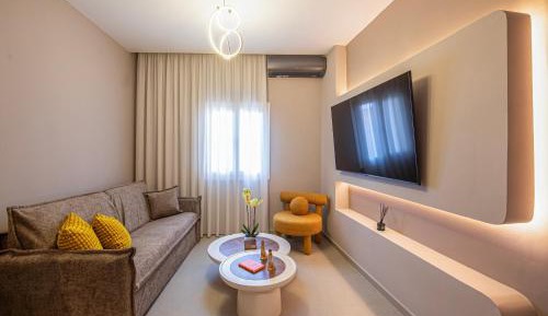 Deluxe King Suite