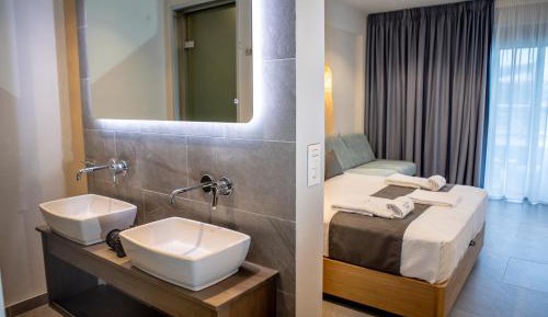 Junior Suite with Pool View