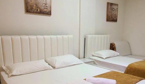 Deluxe Room (2 Adults + 1 Child)