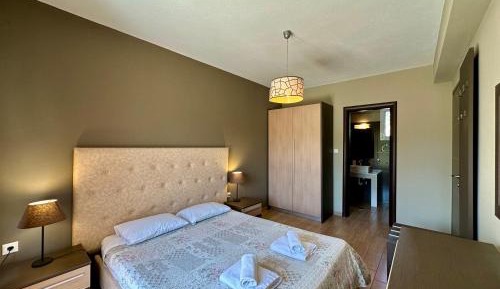 One-Bedroom Apartment with Garden View