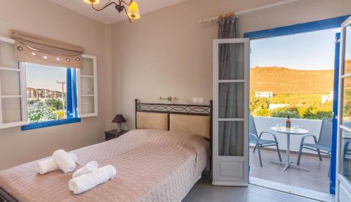 Deluxe Double Room with Side Sea View