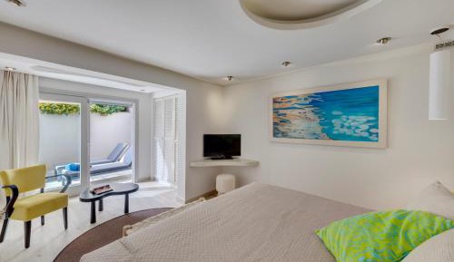 Suite with Outside Hot Tub