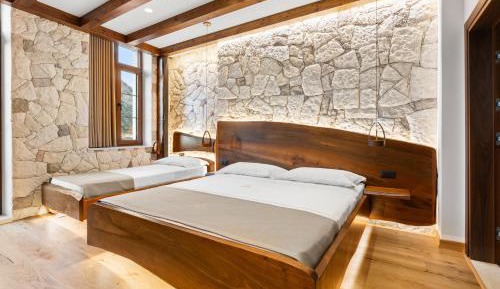 Triple Room with Balcony and City View