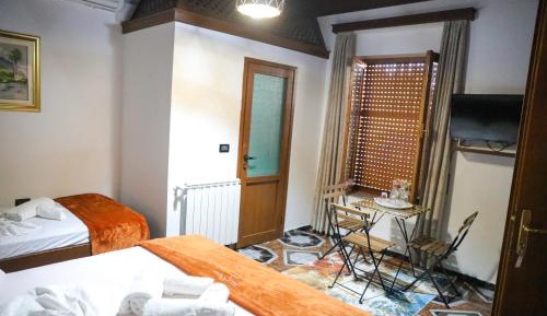 Deluxe Double Room (2 Adults + 1 Child)