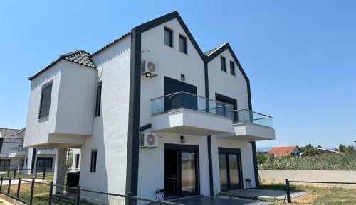 Three-Bedroom Vacation Home 