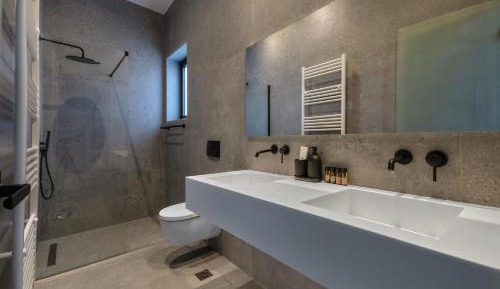 One-Bedroom Apartment with Terrace