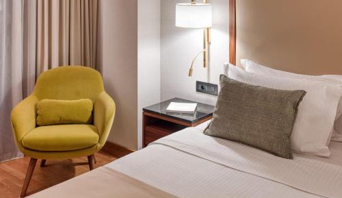 Executive Double or Twin Room with Side Sea View