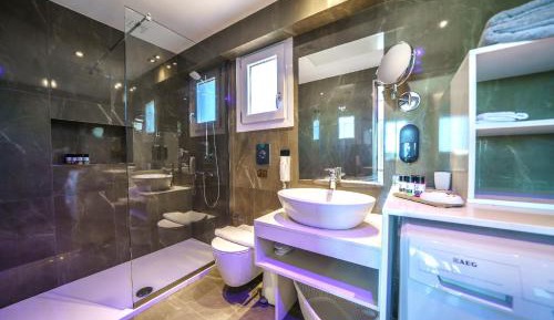 Executive Two Bedroom Quadruple Suite with Side Sea View - Dioni