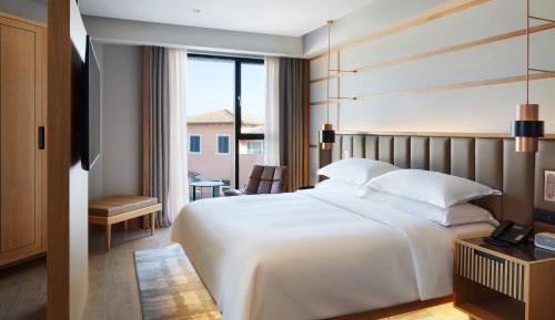 Junior Suite, 1 King, Sofa bed 